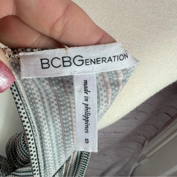 BCBGeneration shorts romper size small - Picture 8 of 8